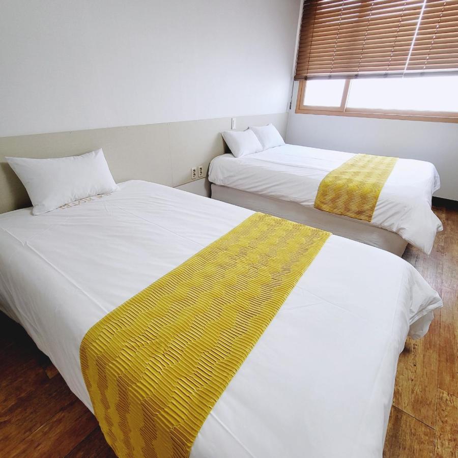 International Hotel Jeju Bagian luar foto