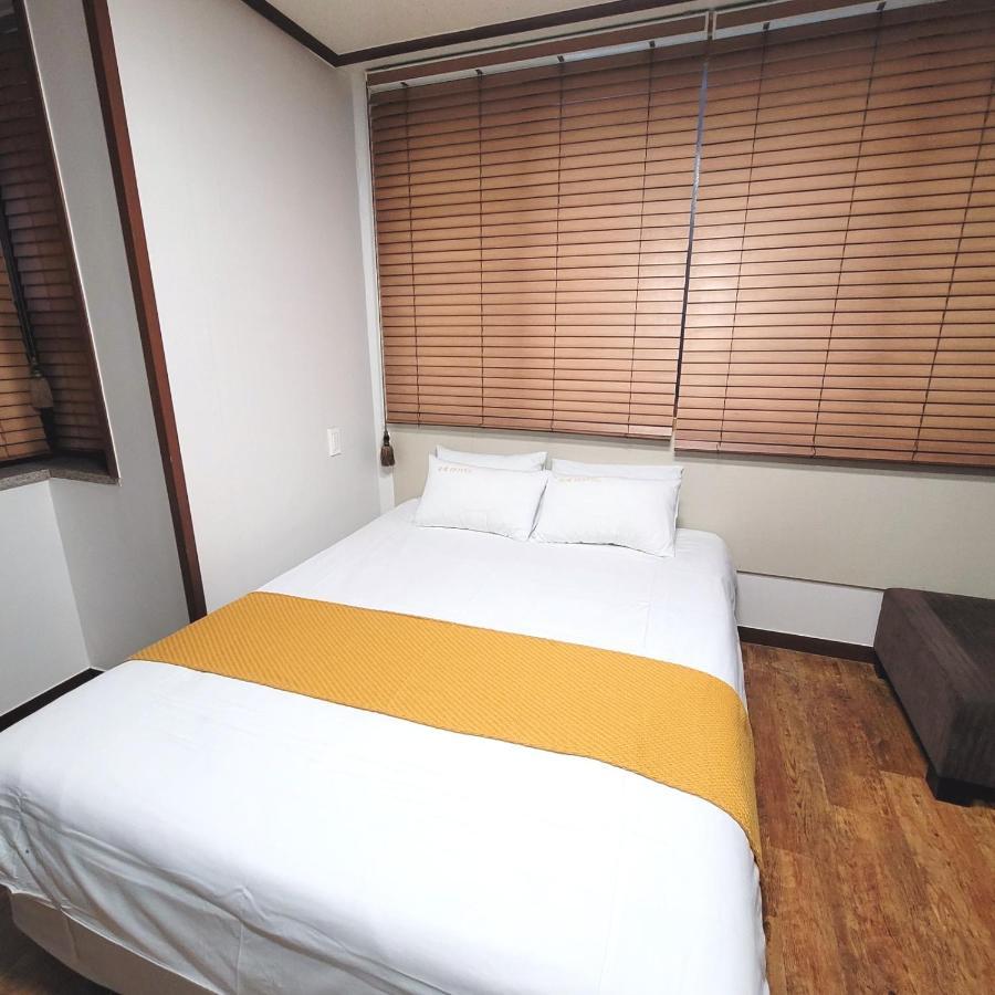 International Hotel Jeju Bagian luar foto
