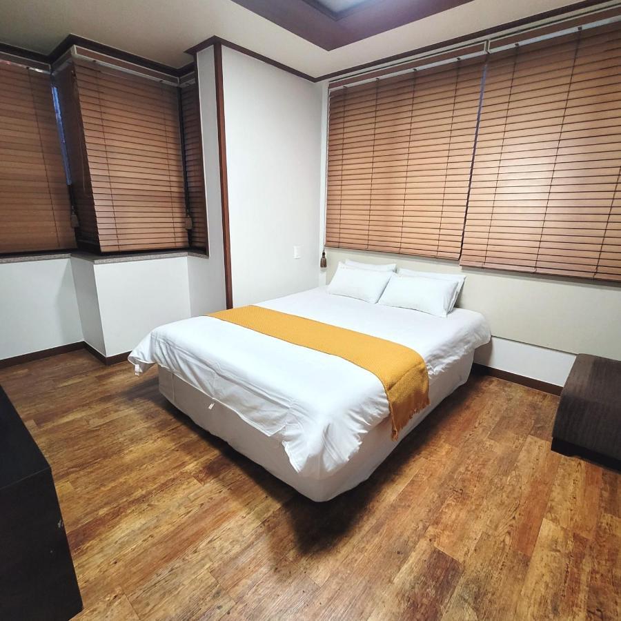 International Hotel Jeju Bagian luar foto